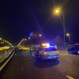 Incidente in tangenziale: conducente dell'auto sbalzato fuori dal veicolo, è grave