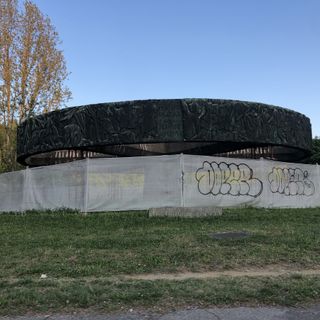 Monumento all'Autiere ancora transennato, presto partirà il restauro