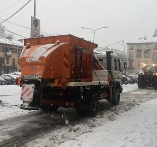 Arriva la prima neve: dalle 22 di questa sera spargisale in azione sulla collina di Torino