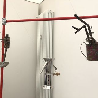Riccardo Dalisi, il Maestro del Rione Traiano di Napoli e della caffettiera Alessi in mostra al Circolo del Design