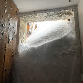 Oltre due metri di neve al rifugio Selleries: &quot;Non salite, pericolo valanghe&quot;