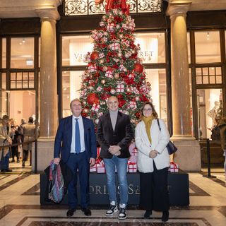 Victoria's Secret accende il suo albero di Natale in Galleria San Federico