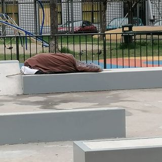 Padre e figlio insultati ai giardini Madre Teresa di Calcutta: &quot;Dovete andare via di qui&quot;