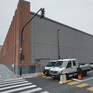 Passi avanti nel &quot;quartiere dei supermercati&quot;: i lavori per l'Esselunga di corso Bramante hanno fatto il giro dell'isolato