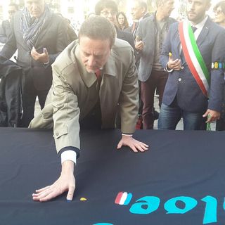 Un'impronta colorata per ricordare Serena e le 12 vittime Erasmus del tragico schianto di Tarragona