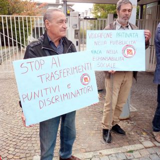 G7, incatenati alla Vodafone di Ivrea