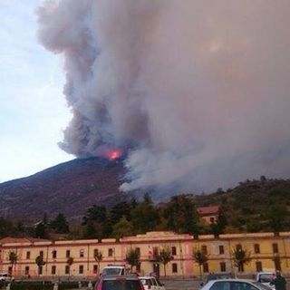 Notte drammatica a Mompantero, il vento fa ripartire gli incendi: evacuate alcune frazioni