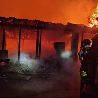 Rogo in un fienile a Rosta: vigili del fuoco impegnati da questa mattina alle 6