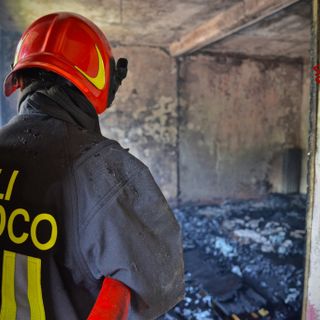 Incendio devasta abitazione nel pinerolese (FOTO)