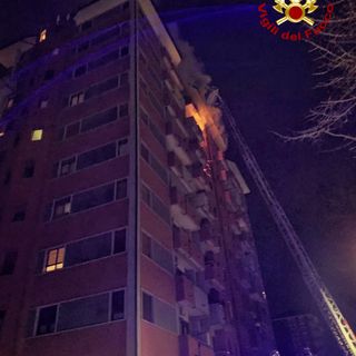 In fiamme alloggio a Torino: salvate anche due bimbe