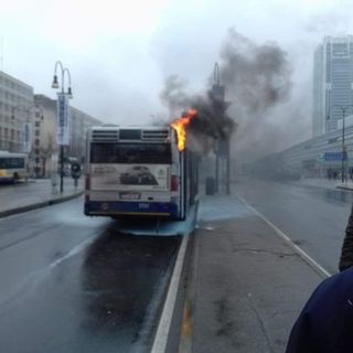 Incendi bus, decine casi al vaglio dei pm