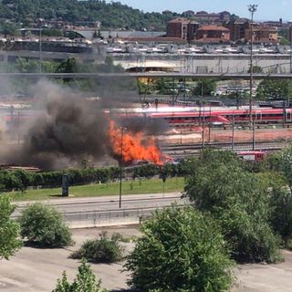 Rogo lungo i binari del Lingotto all'altezza dei mercati generali