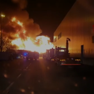 Notte di interventi per i vigili del fuoco: brucia una cascina a Rivoli, ma roghi anche a Grugliasco e ad Avigliana [VIDEO]
