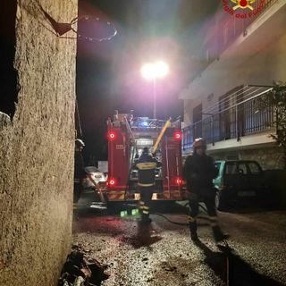 vigili del fuoco in azione