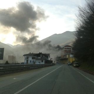 Incendio al poligono di tiro: indagato il figlio del titolare