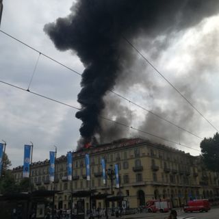 Il 3 settembre in fiamme palazzo di piazza Carlo Felice