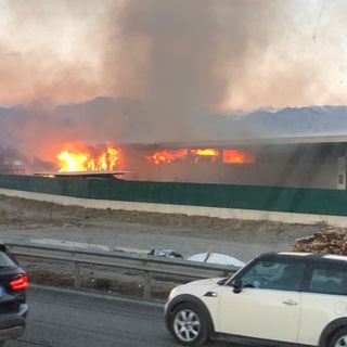 Rogo a un passo dalla tangenziale, brucia una cascina a Collegno (FOTO)