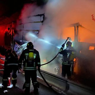 Tir in fiamme sulla A32 Torino-Bardonecchia: il maxi incendio nella galleria Cels [VIDEO]