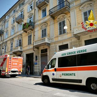 incendio in via maria vittoria incendio in via maria vittoria