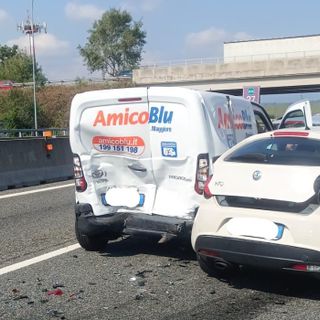 Incidente sulla tangenziale di Torino: 4 auto coinvolte, feriti i 4 conducenti