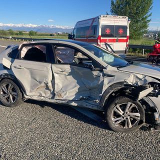 Incidente allo svincolo Bauducchi: sei persone ferite, traffico in tilt sulla tangenziale Incidente allo svincolo Bauducchi: sei persone ferite, traffico in tilt sulla tangenziale