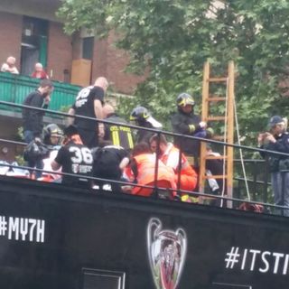 Una camionetta di tifosi della Juventus contro i fili del tram: 6 feriti, 2 gravi (FOTO E VIDEO)