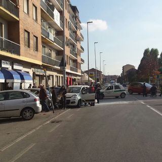 Scontro tra auto e moto a Carmagnola: il centauro versa in gravi condizioni