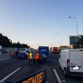 A causare il disagio è stato un mezzo pesante che ha invaso la carreggiata (Immagine di repertorio) A causare il disagio è stato un mezzo pesante che ha invaso la carreggiata (Immagine di repertorio)