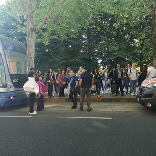 Incidente con tram e ambulanze sul posto