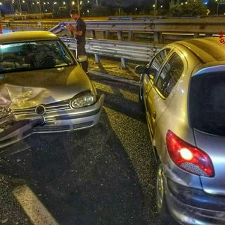 Incidente sulla tangenziale di Torino, i pompieri intervengono per mettere in sicurezza la zona
