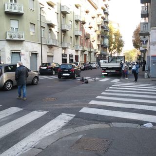 Scontro tra un'auto e un monopattino a Parella