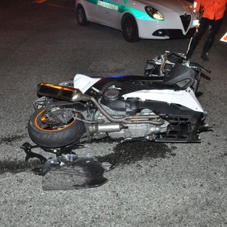incidente auto-moto, foto d'archivio