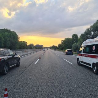Tragedia in tangenziale: investito da un’auto, muore un addetto al soccorso stradale. Aveva 21 anni