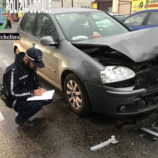 Tamponamento su via XXV Aprile a Nichelino: due feriti e traffico in tilt