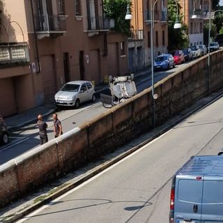 Carambola tra auto in via Quintino Sella: è l'ennesimo incidente nella medesima strada