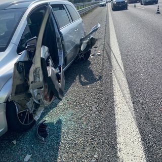 Incidente sulla Tangenziale Sud: due veicoli coinvolti, tre feriti