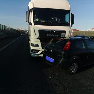 incidente all'altezza di Collegno tra un tir e un'auto