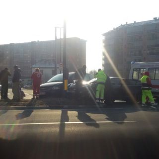 Schianto in corso Vercelli: due vetture coinvolte all'angolo con via Cuorgnè