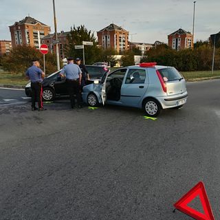 Scontro tra due Punto, bloccate le linee 14 e 35