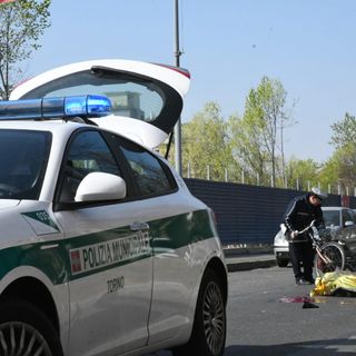 Urtato da un'automobile, ciclista muore sul colpo in via Verolengo