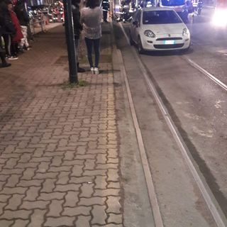 Travolto da un tram davanti all'ospedale Gradenigo: morto un uomo di 79 anni