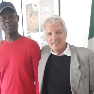 Il sindaco di Rivalta registra all'anagrafe un migrante senegalese: ora potrà lavorare a Torino