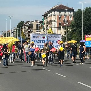 Italiaonline: i dipendenti in corteo lungo le strade di Torino (FOTO e VIDEO)