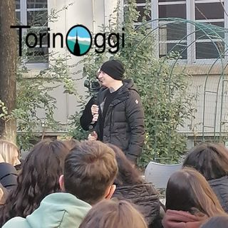 J-Ax parla agli studenti