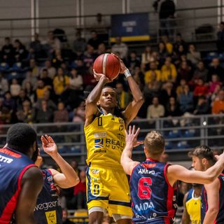 Basket, la Reale Mutua attesa dal 'Monday Night' contro Piacenza
