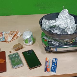25enne arrestato perché trovato in possesso di 150 dosi tra ketamina, hashish e marijuana
