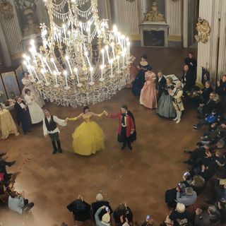 Abiti storici e un ballo iconico: la Palazzina di Stupinigi si trasforma nel set de &quot;La Bella e la Bestia&quot;
