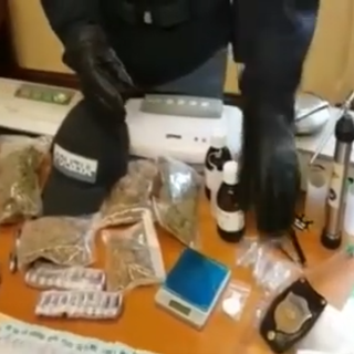 La marijuana veniva &quot;distillata&quot; per essere fumata nelle sigarette elettroniche: arrestato un 33enne [VIDEO]