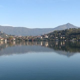 Quando la spiaggia è sul lago: al via da oggi la stagione balneare in Piemonte