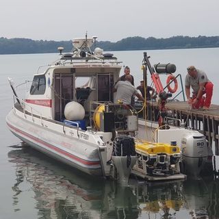 Si tuffa nel lago e non torna più in superficie, nuova tragedia a Viverone